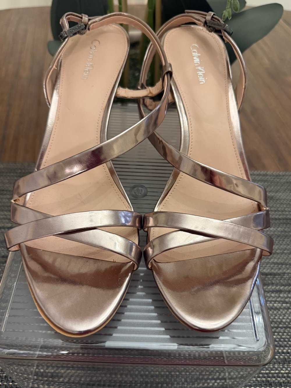 Calvin Klein Lorren Gold Metallic Strappy
Heels Size 9 - Wedding Prom Formal